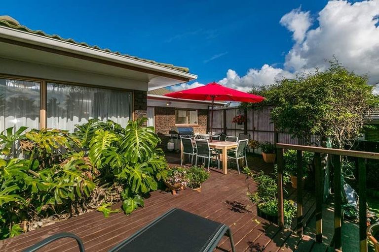 Photo of property in 13 Matuhi Rise, Henderson, Auckland, 0612