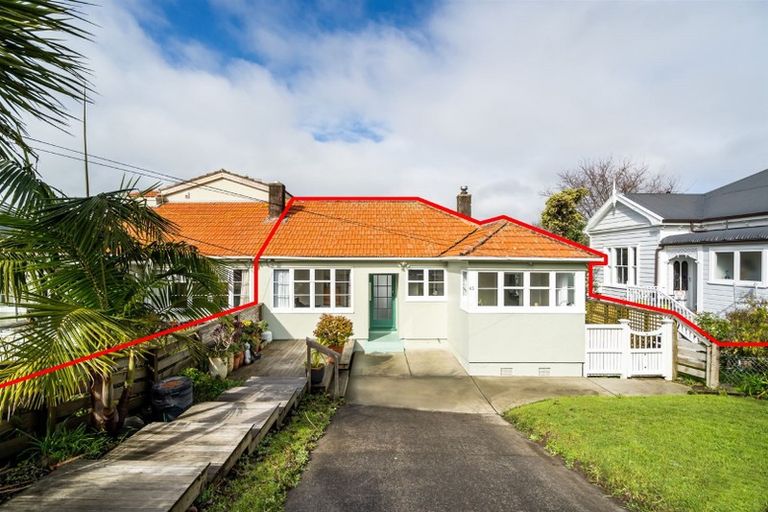 Photo of property in 65 Old Lake Road, Narrow Neck, Auckland, 0624