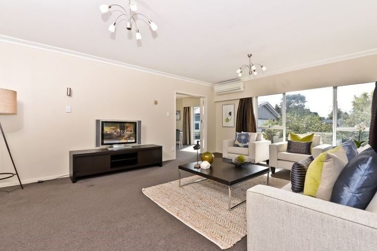 Photo of property in 1 Burwood Place, Silverdale, Hamilton, 3216