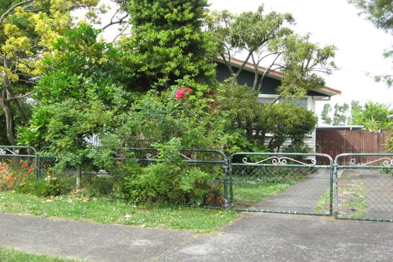 Photo of property in 64 Convair Crescent, Mangere, Auckland, 2022