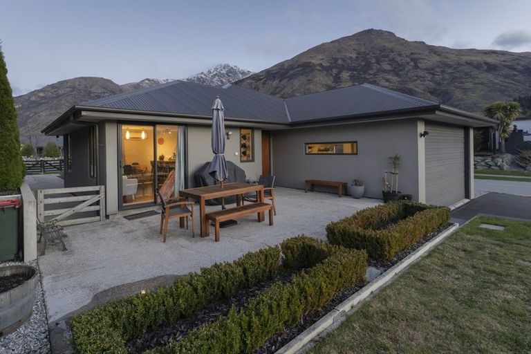 Photo of property in 2 Quill Street, Lake Hayes, Queenstown, 9304