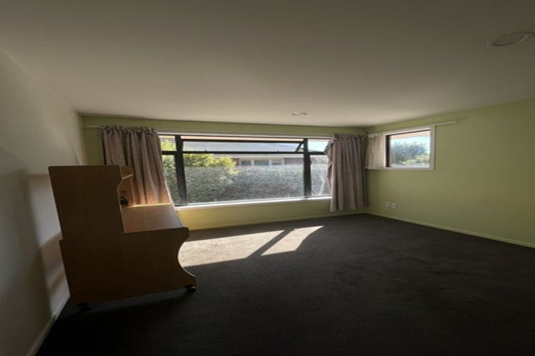 Photo of property in 17 Nortons Road, Avonhead, Christchurch, 8042