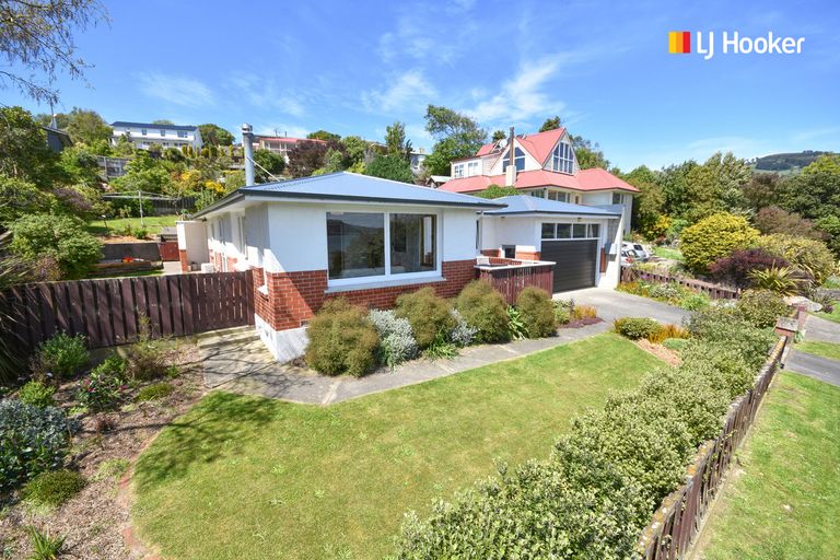 Photo of property in 15 Bayne Terrace, Macandrew Bay, Dunedin, 9014