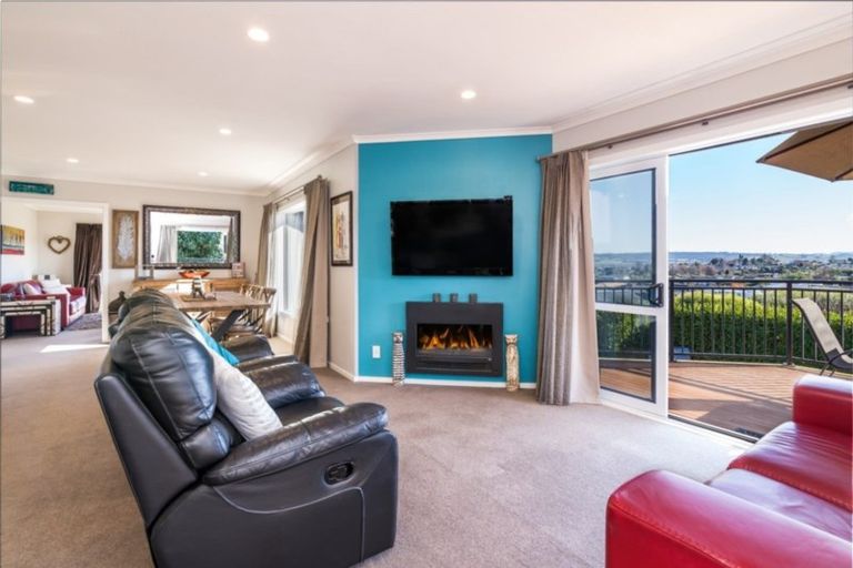 Photo of property in 20 Botanical Heights Drive, Waipahihi, Taupo, 3330