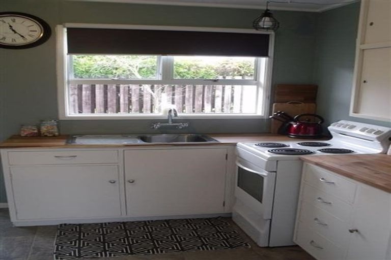 Photo of property in 3/8a Christie Crescent, Havelock North, 4130