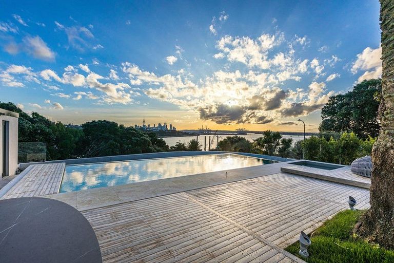 Photo of property in 92 Paritai Drive, Orakei, Auckland, 1071