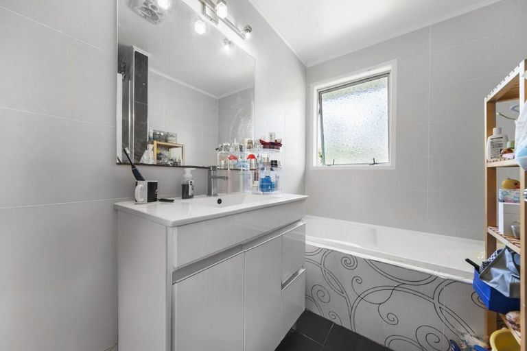 Photo of property in 6 Theban Place, Totara Vale, Auckland, 0629