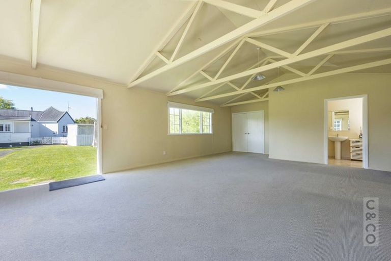 Photo of property in 11 Taupaki Road, Taupaki, 0782