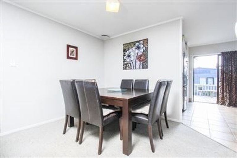 Photo of property in 49 Pinedale Place, Henderson, Auckland, 0610