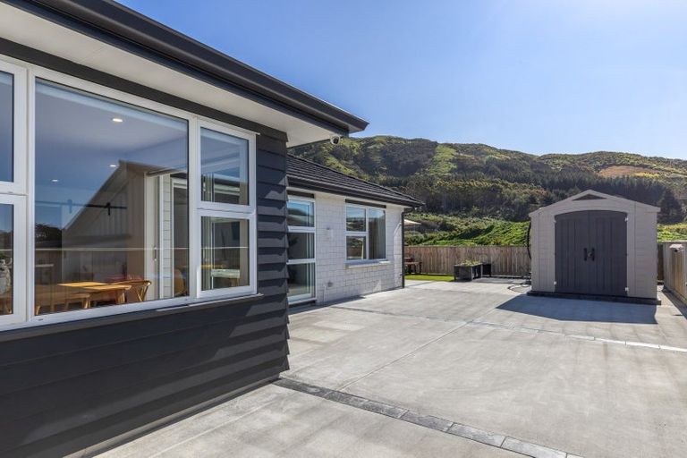 Photo of property in 40 Hokioi Drive, Kenepuru, Porirua, 5022