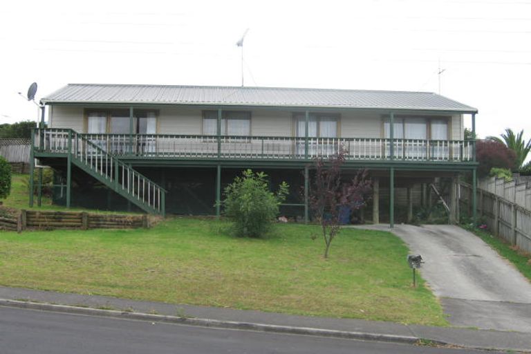 Photo of property in 1/88 Athena Drive, Totara Vale, Auckland, 0629