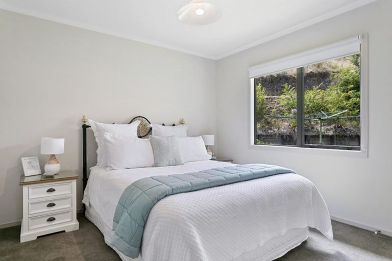 Photo of property in 34 Piro Place, Acacia Bay, Taupo, 3385