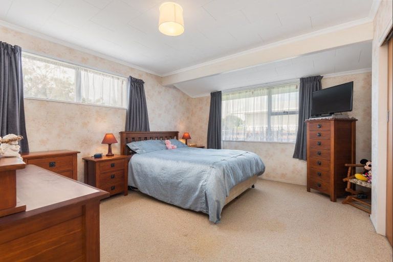 Photo of property in 40 Kimberley Grove, Westbrook, Palmerston North, 4412
