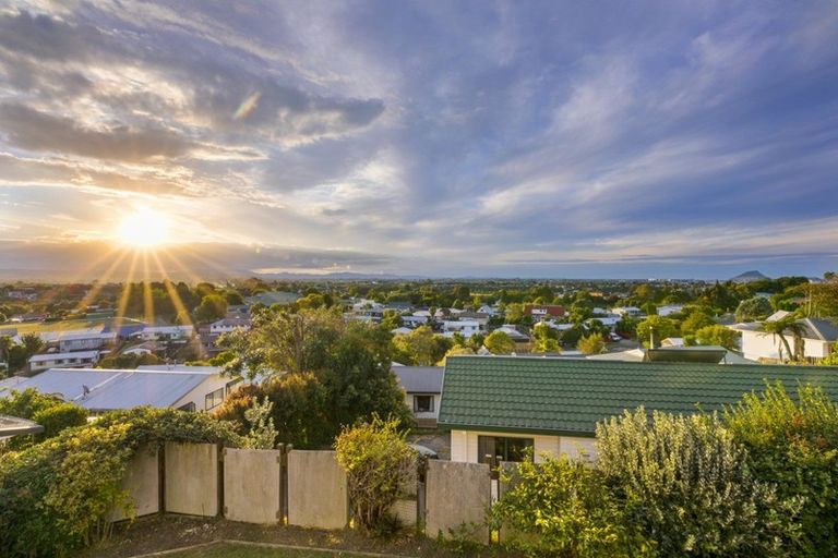 Photo of property in 8a Pelorus Street, Welcome Bay, Tauranga, 3112