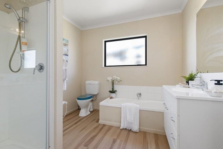 Photo of property in 915 East Coast Road, Kaiaua, Pokeno, 2473