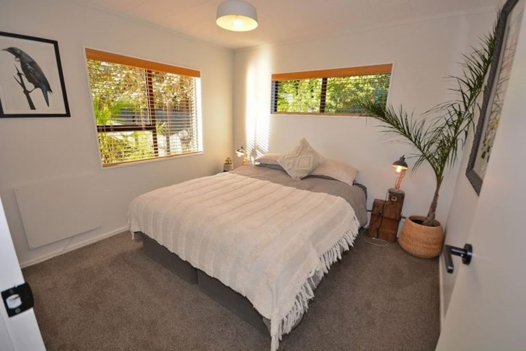 Photo of property in 2 Island View Terrace, Waikanae Beach, Waikanae, 5036