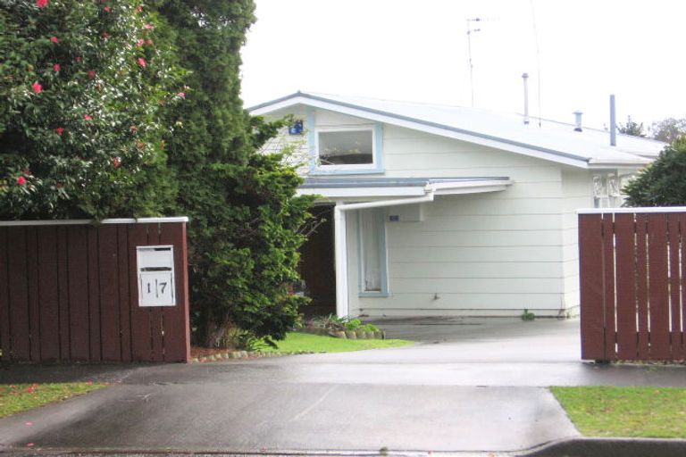 Photo of property in 17 Stirling Crescent, Hokowhitu, Palmerston North, 4410