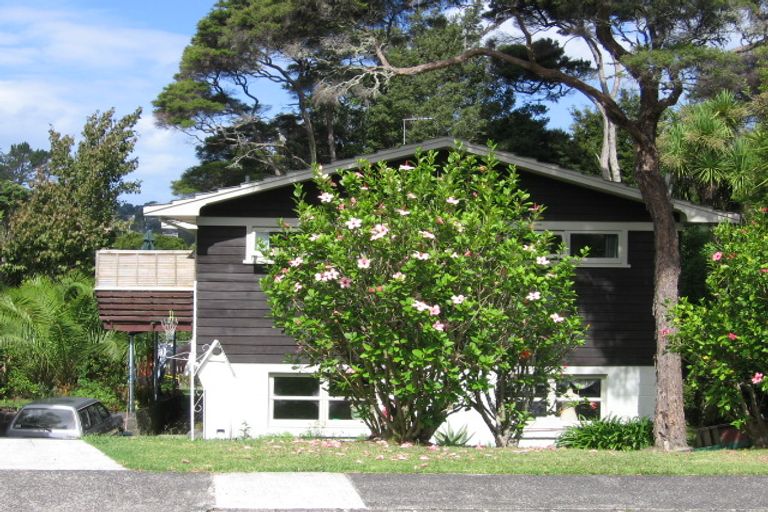 Photo of property in 6 Valkyria Place, Beach Haven, Auckland, 0626