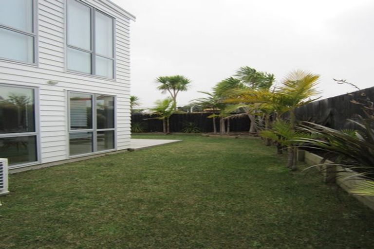 Photo of property in 10a Fraser Road, Narrow Neck, Auckland, 0624