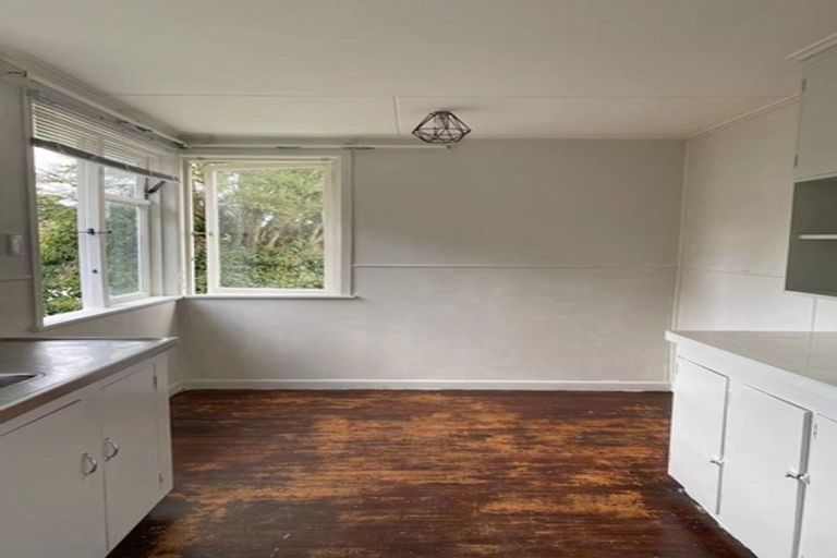 Photo of property in 81 Woodglen Road, Glen Eden, Auckland, 0602