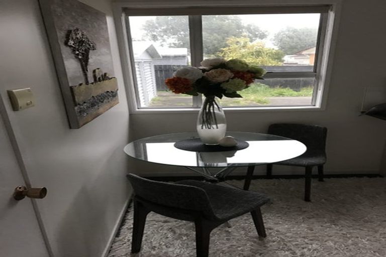 Photo of property in 8 Sharland Avenue, Manurewa, Auckland, 2102