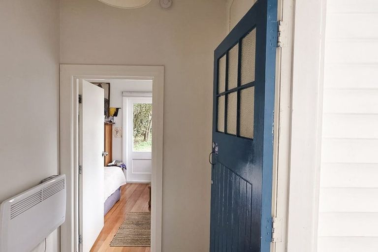 Photo of property in 238 Queens Drive, Lyall Bay, Wellington, 6022