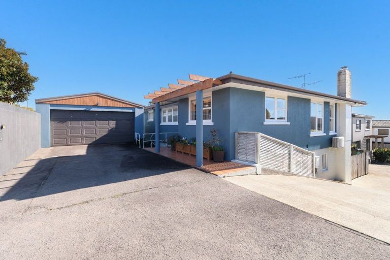 Photo of property in 22 Seaview Road, Otumoetai, Tauranga, 3110