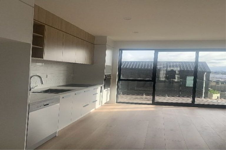 Photo of property in 2/14 Ayr Road, Pakuranga, Auckland, 2010