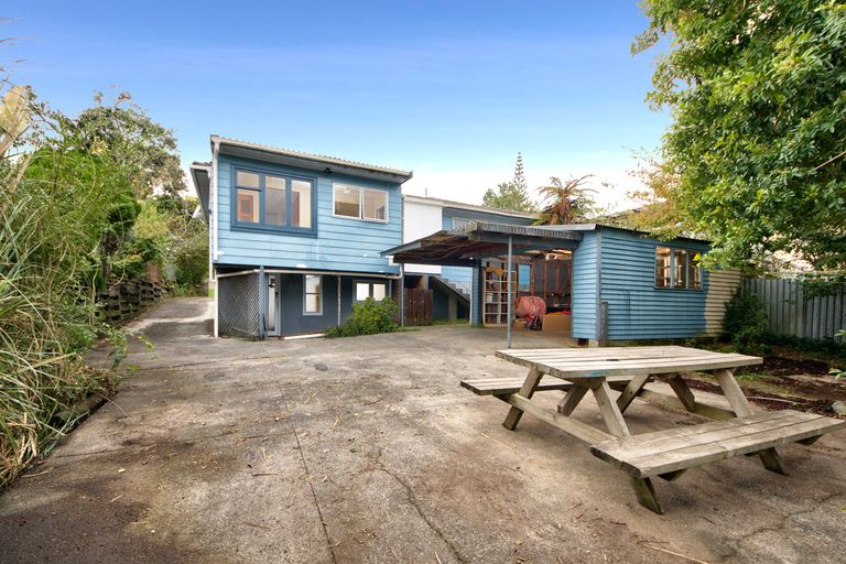 Photo of property in 19 Leo Street, Glen Eden, Auckland, 0602