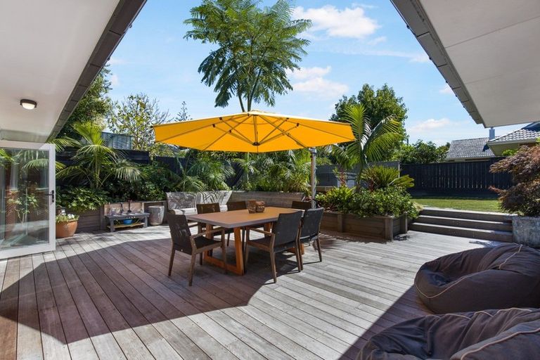 Photo of property in 18 Meadway, Sunnyhills, Auckland, 2010