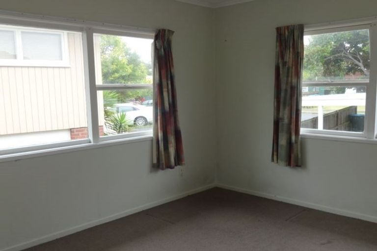 Photo of property in 2/11 Cruickshank Crescent, Meadowbank, Auckland, 1072