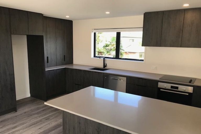Photo of property in 109c Hobsonville Road, West Harbour, Auckland, 0618