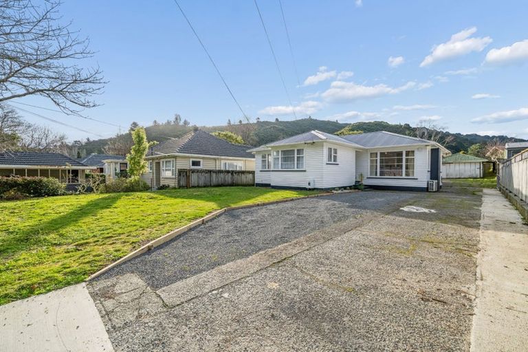 Photo of property in 95 Hine Road, Wainuiomata, Lower Hutt, 5014