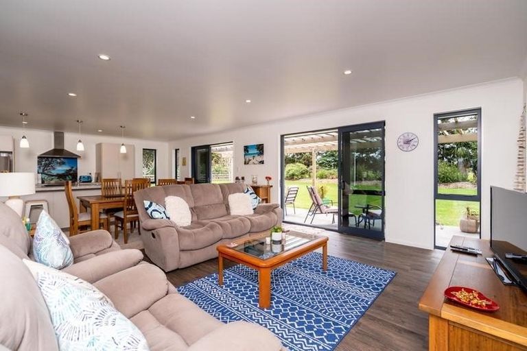 Photo of property in 25 Johnson Point Road, Waipu, 0582