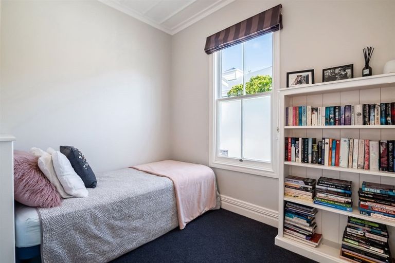 Photo of property in 67 Queen Street, Northcote Point, Auckland, 0627