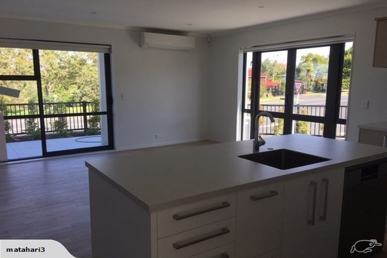 Photo of property in 51 Eugenia Rise, Totara Heights, Auckland, 2105