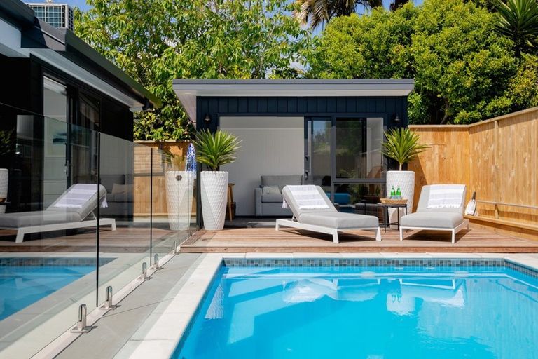 Photo of property in 253 Devonport Road, Tauranga, 3110