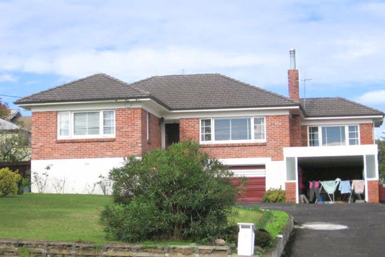 Photo of property in 8 Newington Road, Henderson, Auckland, 0612