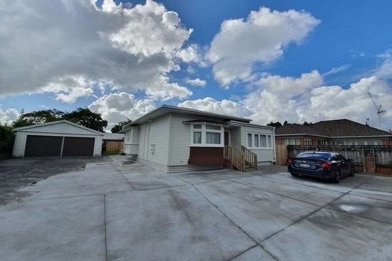Photo of property in 29 Lincoln Road, Henderson, Auckland, 0610