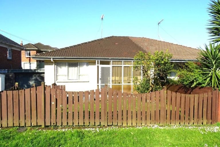 Photo of property in 1 Clare Place, Mount Wellington, Auckland, 1060