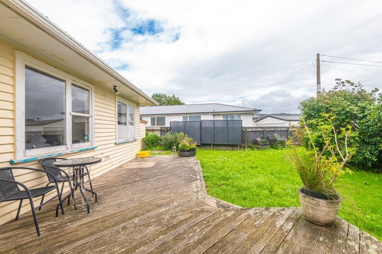 Photo of property in 5 The Strand, Wainuiomata, Lower Hutt, 5014