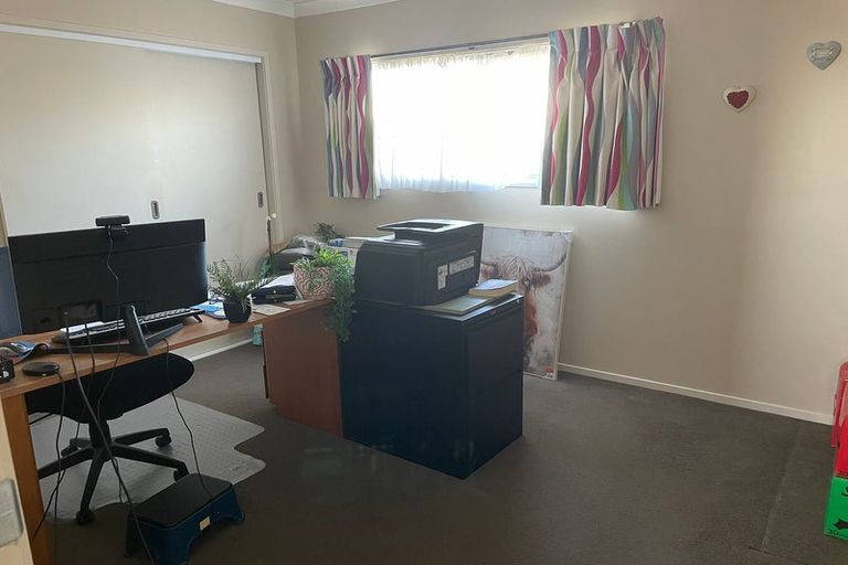 Photo of property in 2 Crispe Road, Clarks Beach, 2122