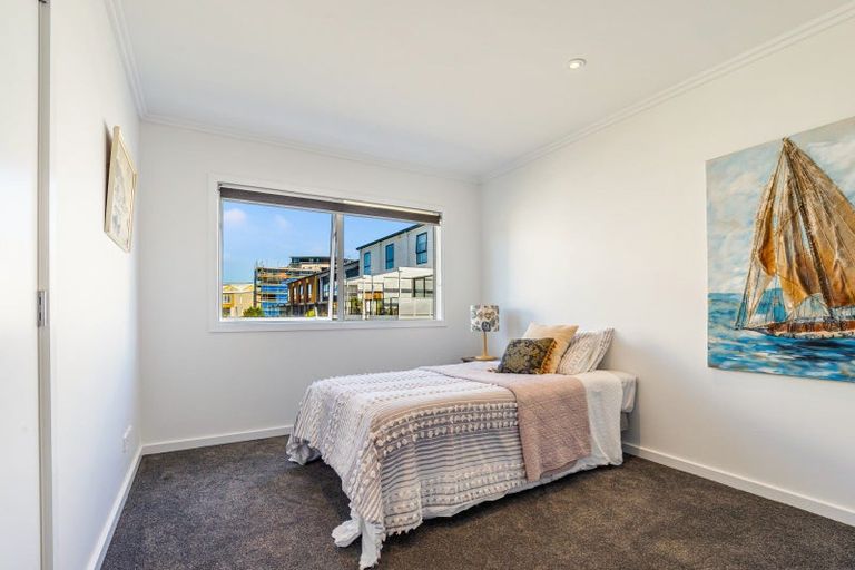 Photo of property in 32 Marine Parade, Hobsonville, Auckland, 0616