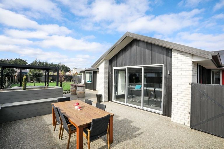 Photo of property in 28 Northside Drive, Waikiwi, Invercargill, 9810