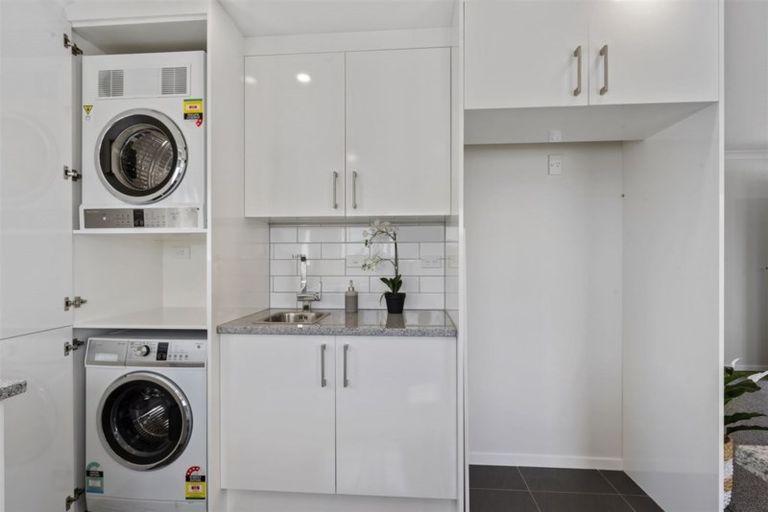 Photo of property in 17 Thomas Avenue, Te Atatu Peninsula, Auckland, 0610