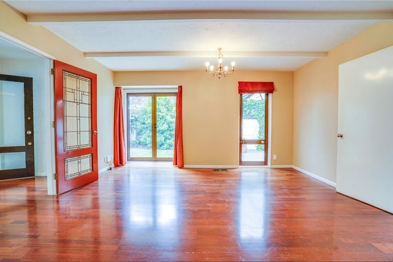 Photo of property in 1/10 Chevron Place, Ilam, Christchurch, 8041