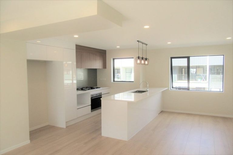 Photo of property in 16/5 Perekia Street, Albany, Auckland, 0632