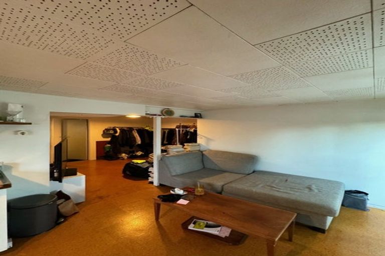 Photo of property in 2/16 Pupuke Road, Takapuna, Auckland, 0622