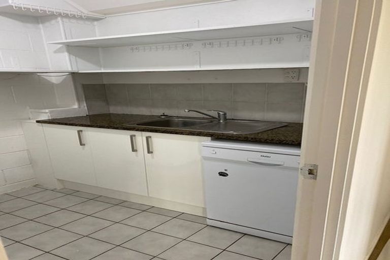 Photo of property in 70 Robbies Road, Shelly Park, Auckland, 2014