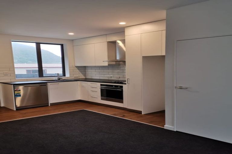 Photo of property in 12/20 Trent Street, Island Bay, Wellington, 6023